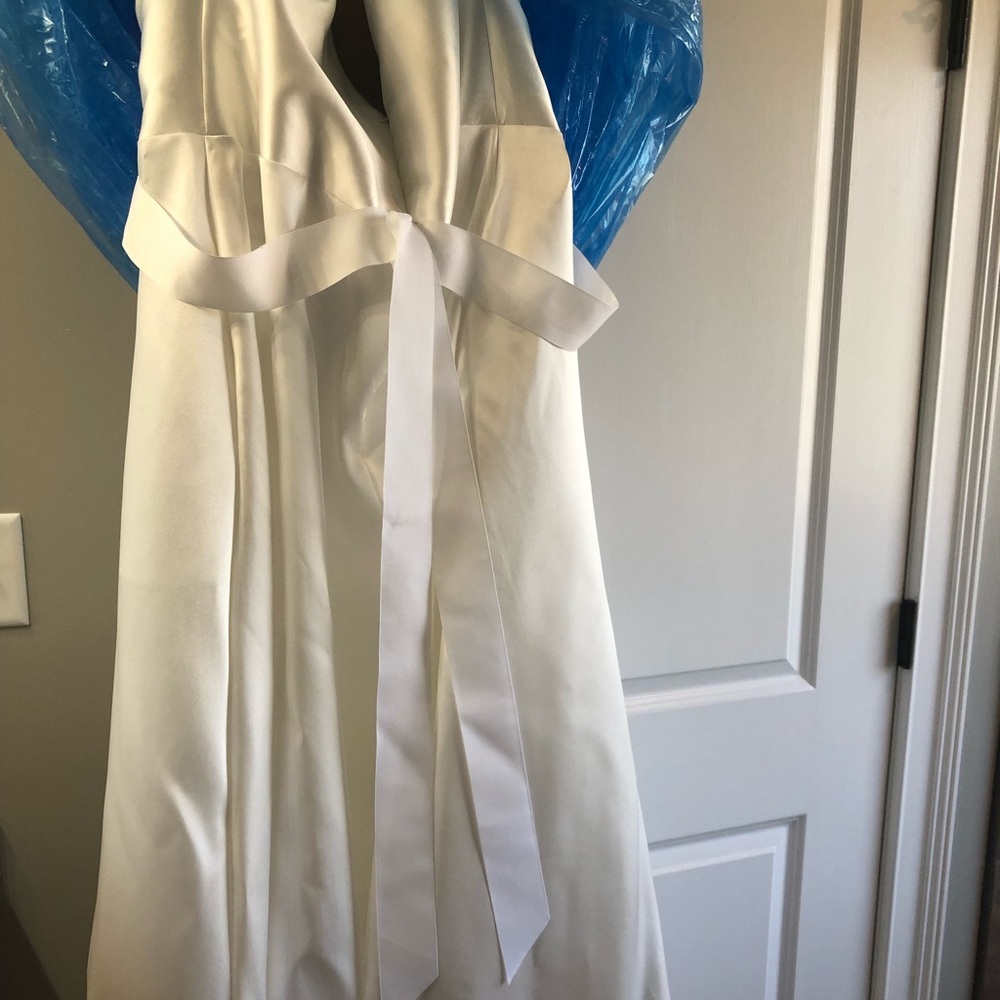 White dress - Picture 5 of 8